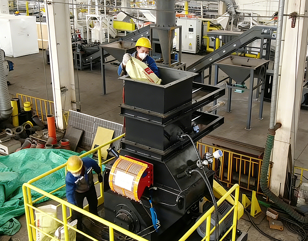 鋰電池熱解回收粉碎設備--單軸撕碎機